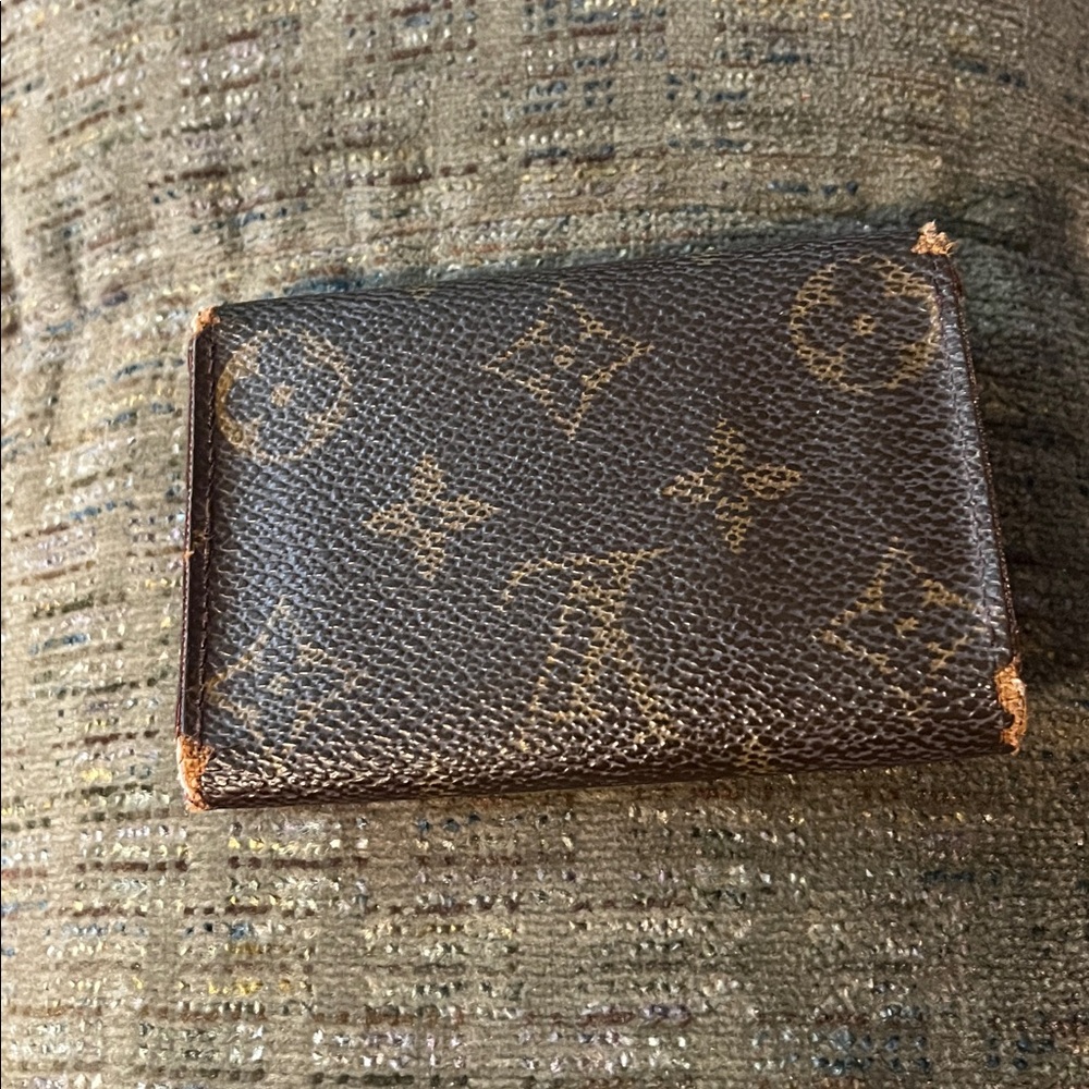 Louis Vuitton Monogram Key Holder - Picture 2 of 6
